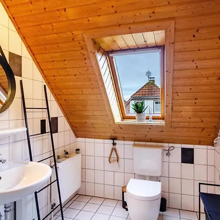 아파트 Gemuetliche Ferienwohnung Mit Balkon Im Herzen Vom Badeort *