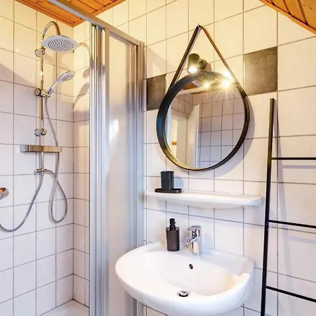 Gemuetliche Ferienwohnung Mit Balkon Im Herzen Vom Badeort 아파트 *